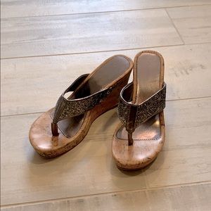 Super cute glitter wedges.